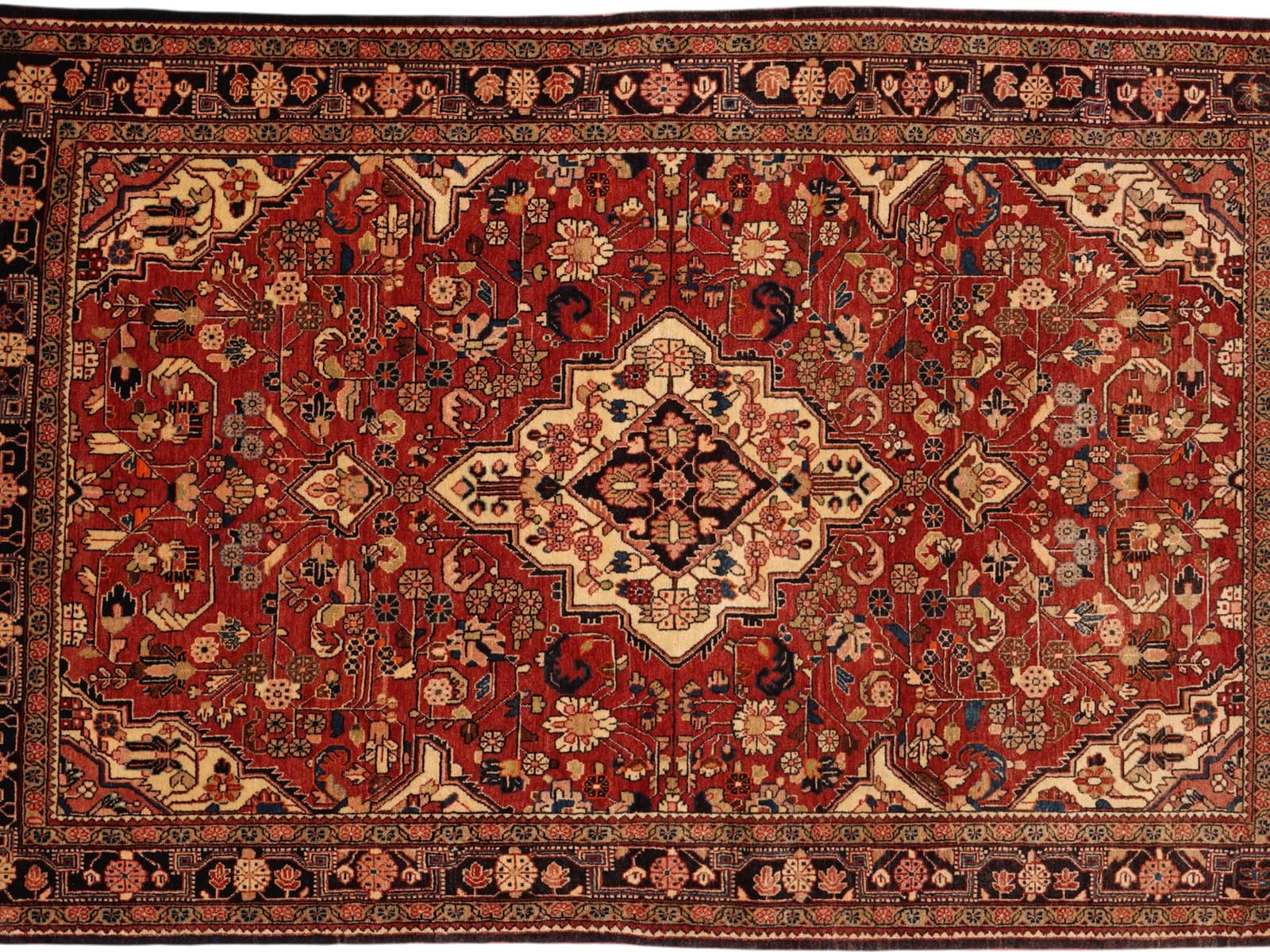 Malayer rugs — RUGSOCIÉTÉ Hamburg Speicherstadt