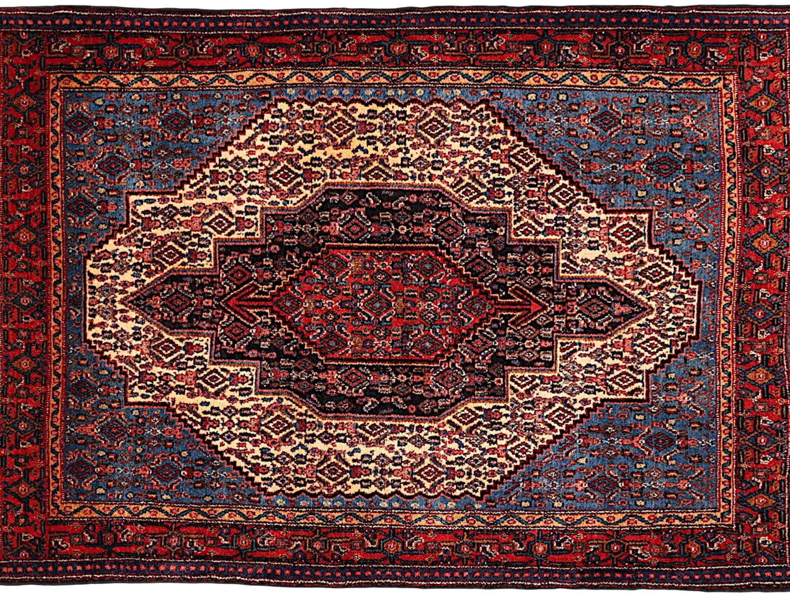Senneh rugs — RUGSOCIÉTÉ Hamburg Speicherstadt