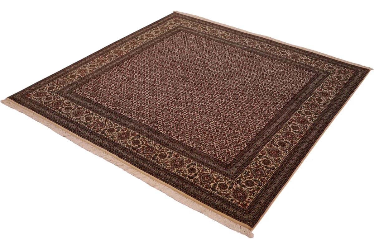 Tabriz — Tabriz Mahi (IN), 205 × 202 cm — detail | RUGSOCIETE