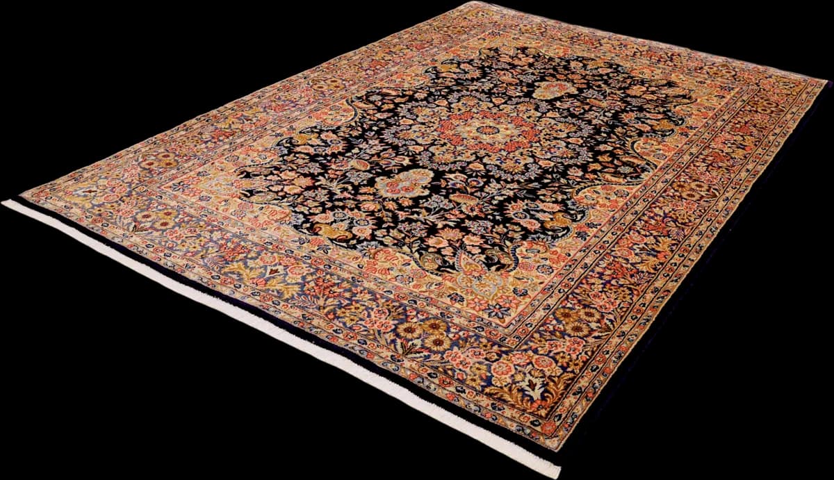 Kerman — Ravar, 266 × 184 cm — detail | RUGSOCIETE