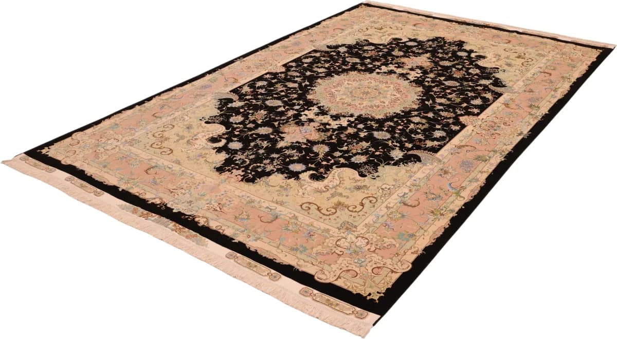 Tabriz rug — close-up of the weave and pile | RUGSOCIETE