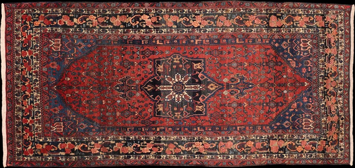Kordi — Garrous, 327 × 157 cm | RUGSOCIETE