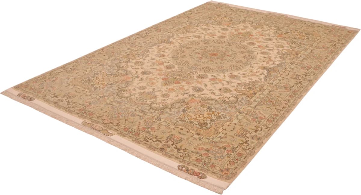 Tabriz rug — close-up of the weave and pile | RUGSOCIETE