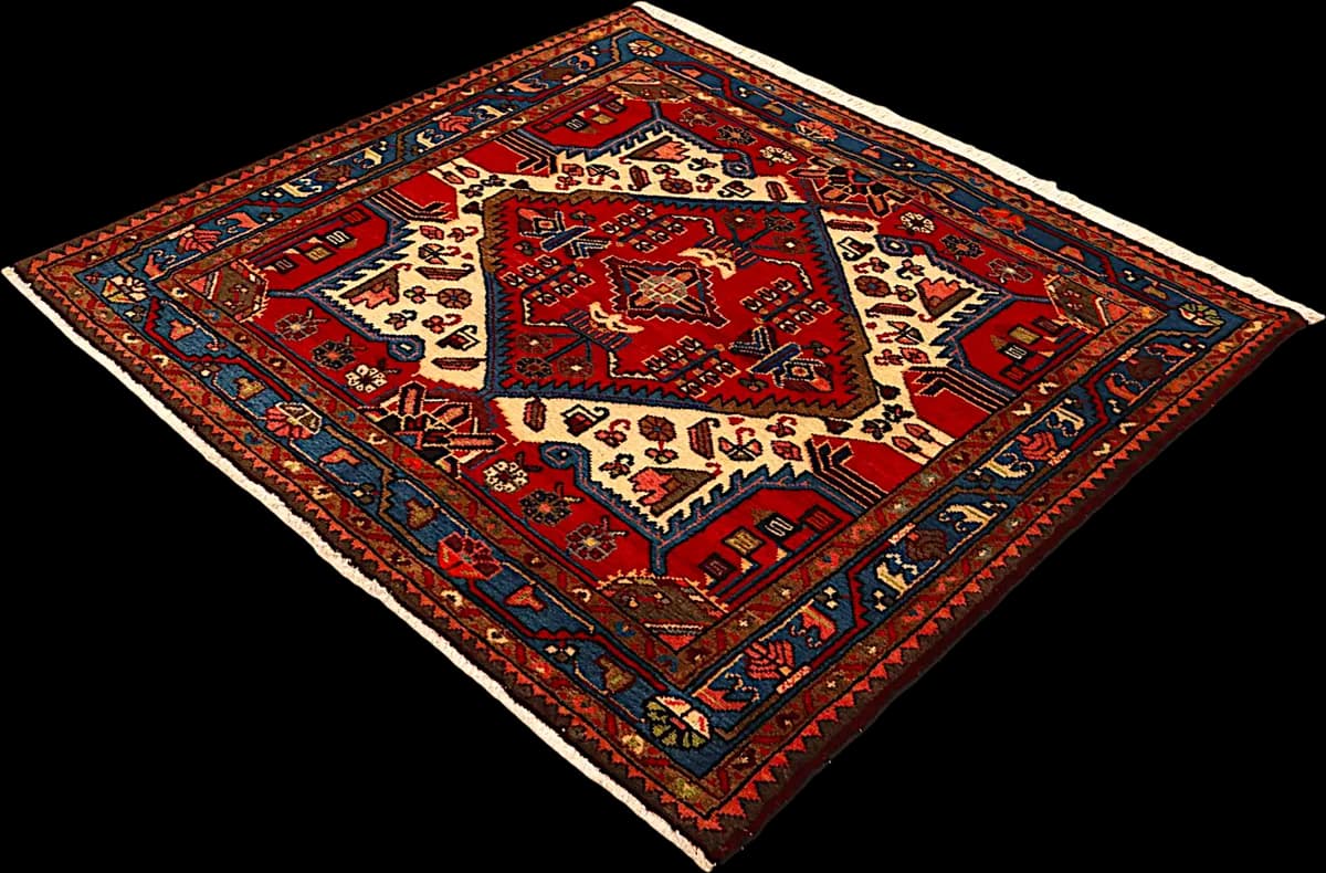 Tuyserkan — Beghardeh, 128 × 137 cm — detail | RUGSOCIETE