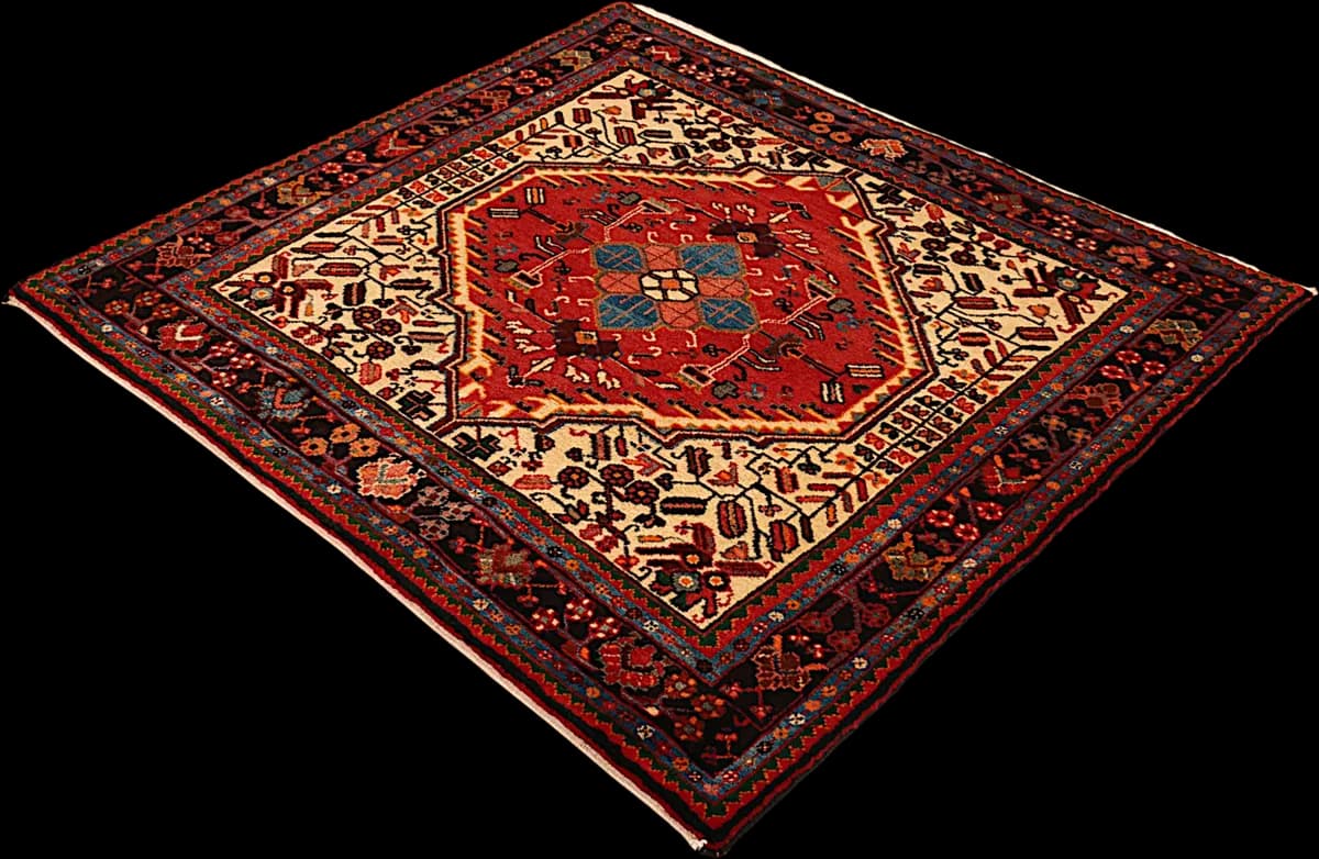 Hamadan — Beghardeh, 128 × 135 cm — detail | RUGSOCIETE