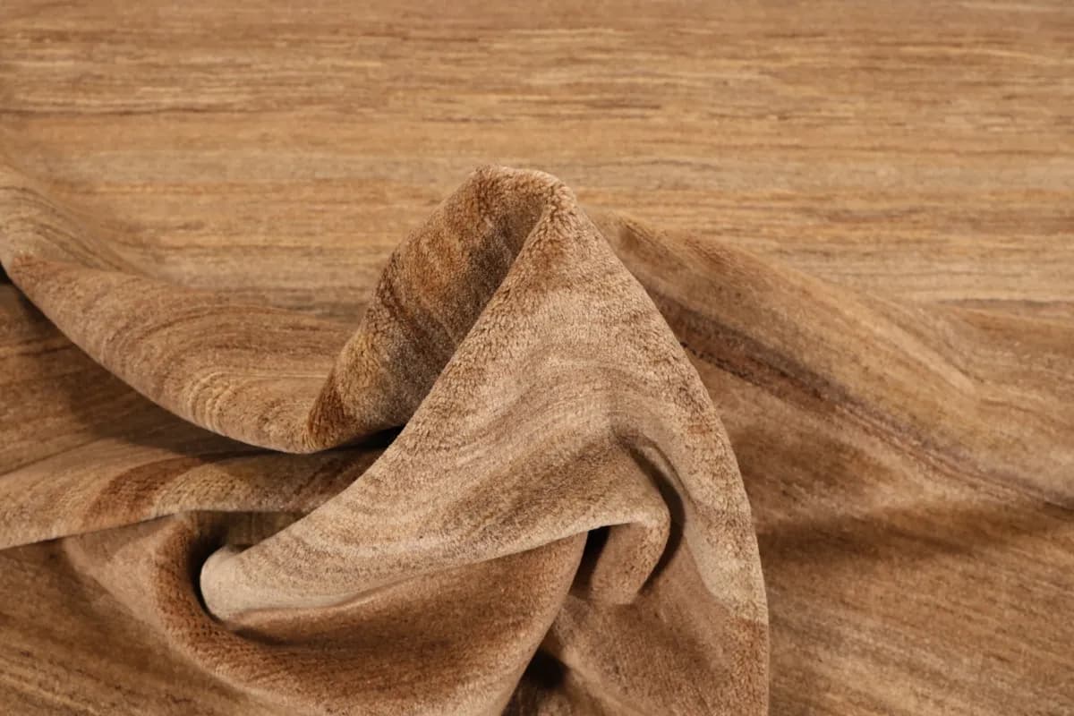 Gabbeh — Lori-Pars, 281 × 201 cm — detail | RUGSOCIETE