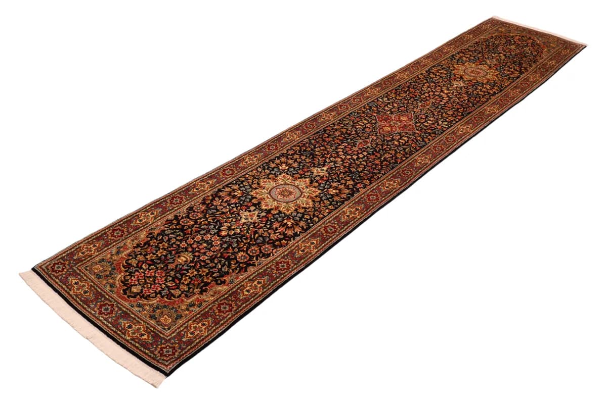 Kerman — Ravar, 422 × 83 cm — detail | RUGSOCIETE