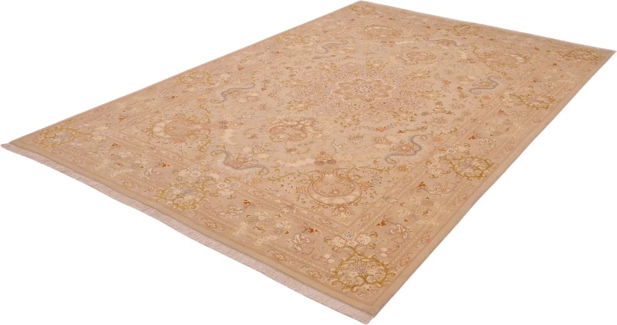 Tabriz rug — close-up of the weave and pile | RUGSOCIETE