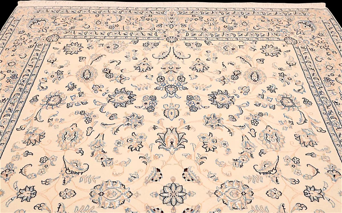 Nain 9La — Nain, 290 × 215 cm — detail | RUGSOCIETE