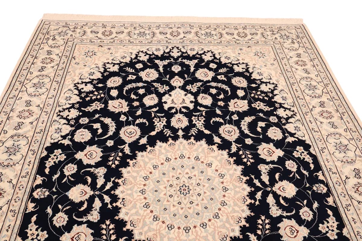 Nain 9La — Nain Excl. W.S., 308 × 199 cm — detail | RUGSOCIETE