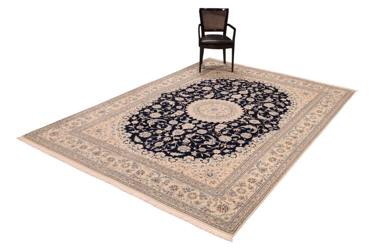 Nain 9La — Nain Excl. W.S., 350 × 247 cm — detail | RUGSOCIETE