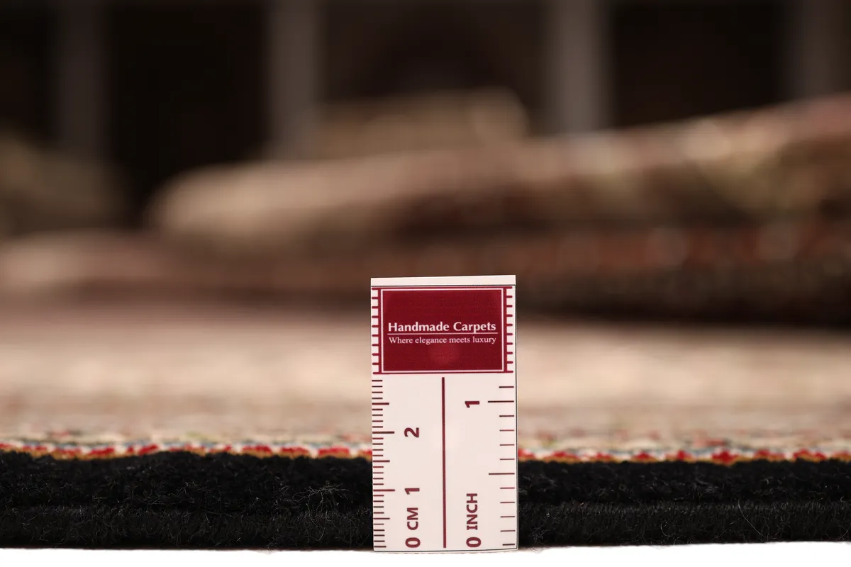 Tabriz — Tabriz Mahi (IN), 350 × 249 cm — detail | RUGSOCIETE