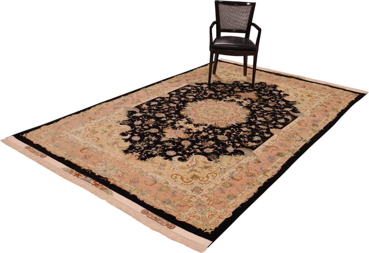 Tabriz rug — close-up of the weave and pile | RUGSOCIETE