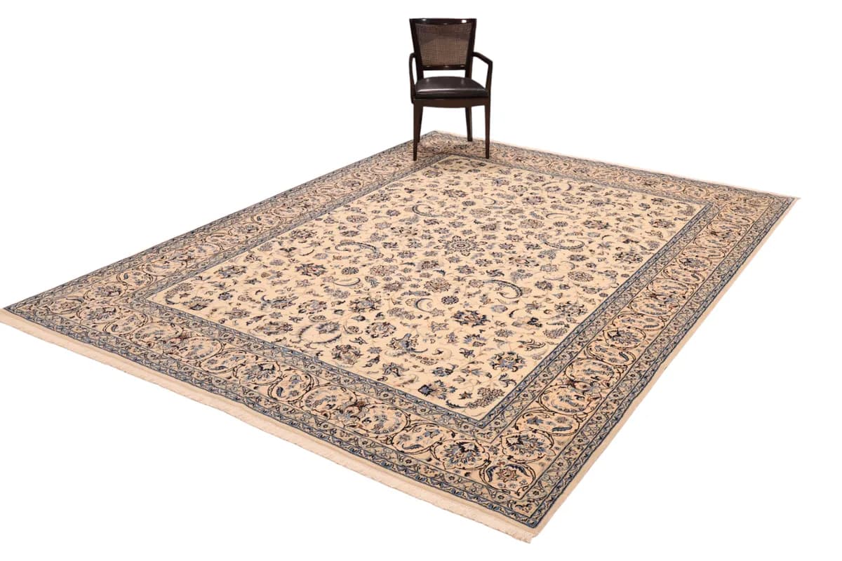 Nain 9La — Nain, 357 × 268 cm — detail | RUGSOCIETE