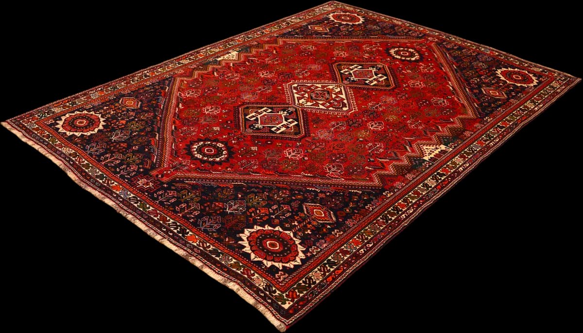 Shiraz — Ghashghai, 305 × 217 cm — detail | RUGSOCIETE