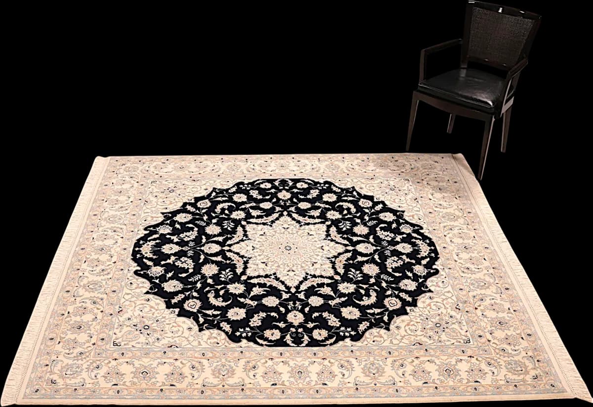 Nain 9La — Nain Excl. W.S., 215 × 199 cm — detail | RUGSOCIETE