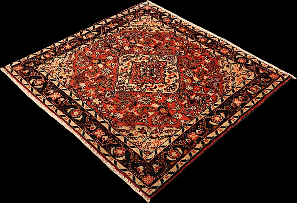Hamadan — Dardjazin, 100 × 106 cm — detail | RUGSOCIETE